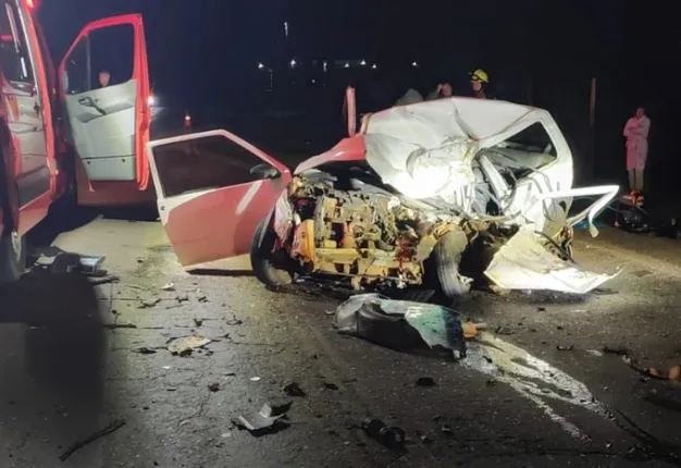 Homem morre em colisão frontal entre carro e caminhão na BR-468, em Três Passos