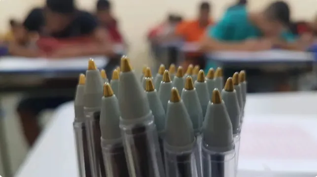 Inscrições para certificadores do Enem estão abertas; veja quem pode tentar as vagas que pagam até R$ 864 por dia