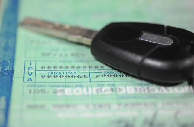 Fim da taxa de licenciamento para veículos no RS é aprovada