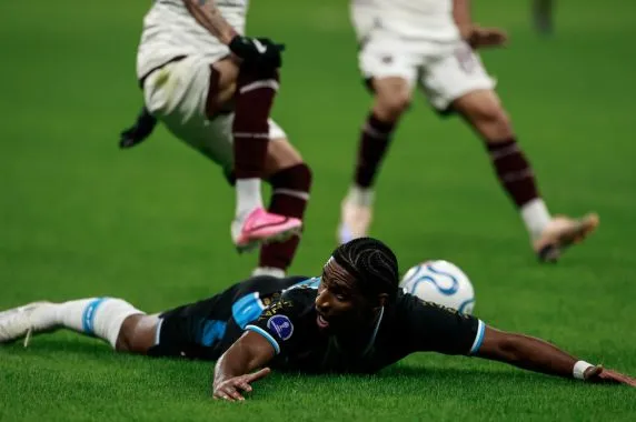 Grêmio dá vexame, perde em casa para o Bolívar e está fora da Sul-Americana