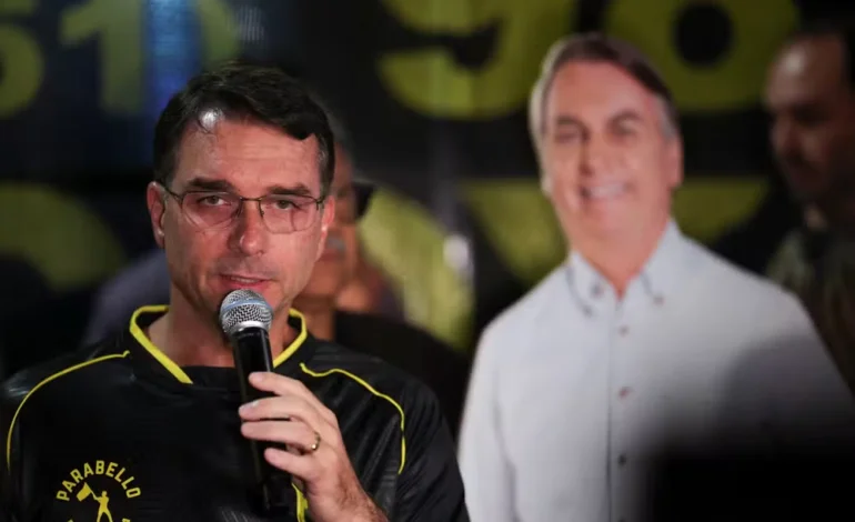 Moraes aciona MP Eleitoral para apurar possível propaganda antecipada de Flávio Bolsonaro