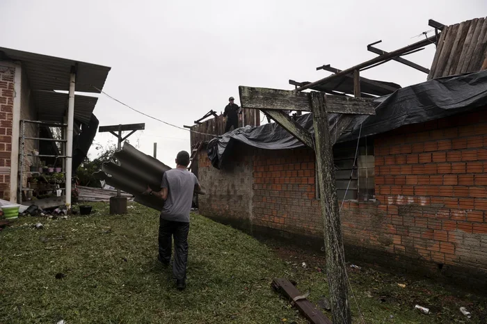 Frente fria amplia risco de temporais no RS durante o fim de semana