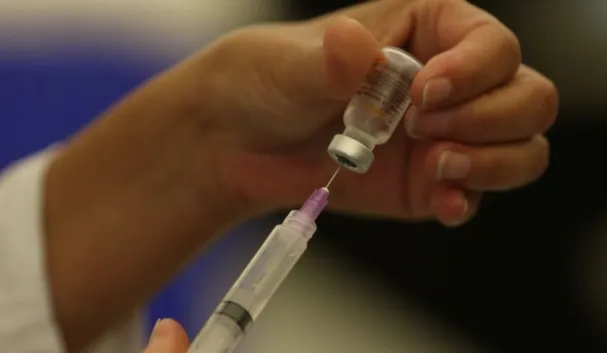 Vacinas contra covid-19 serão atualizadas contra novas variantes