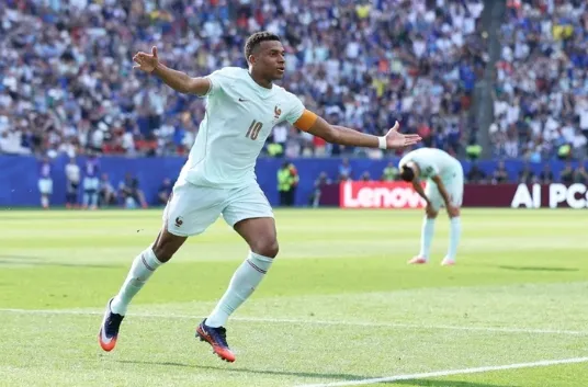 França mostra força, vence Marrocos e se garante na semifinal da Copa do Mundo