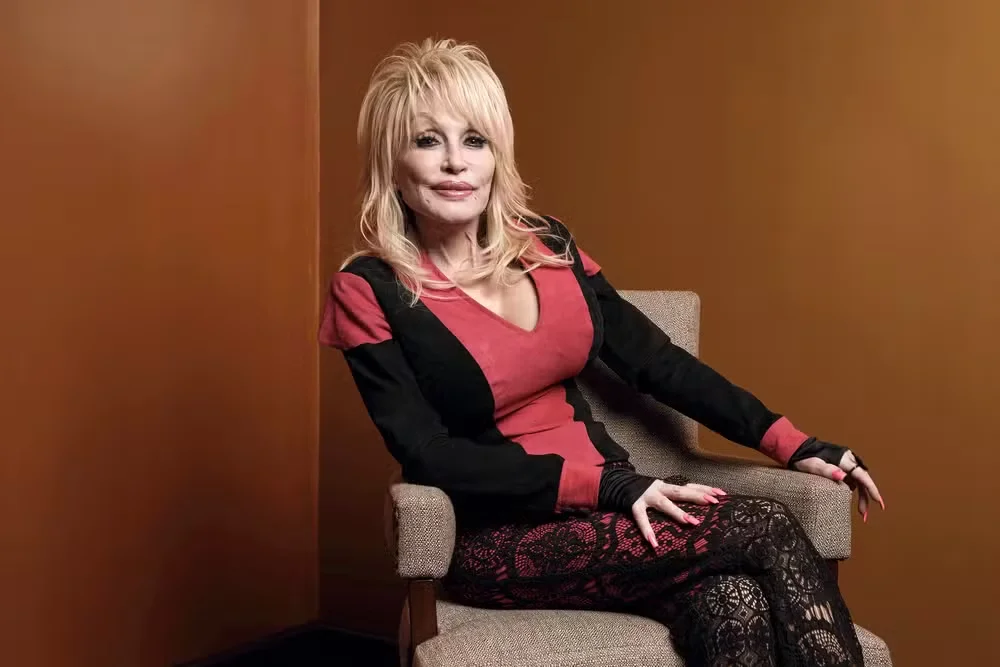 Dolly Parton, ícone da música country, morre aos 80 anos nos Estados Unidos