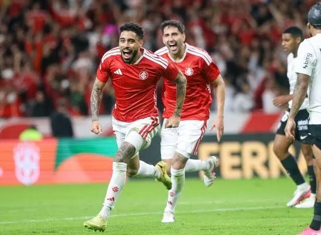 Corinthians e Internacional decidem vaga nas quartas da Copa do Brasil nesta quinta-feira