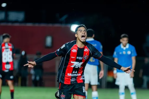 Grêmio perde para o Vitória no Barradão e desperdiça chance de se afastar do Z-4