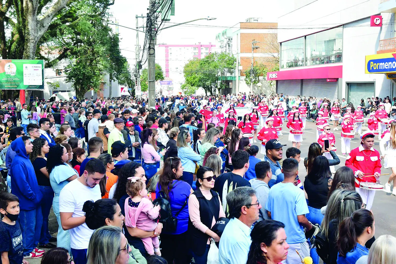 Para o bem das crianças, ordem do desfile deveria ser invertida