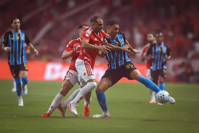 CBF reconhece erro de arbitragem em lance que poderia ter expulsado jogador do Grêmio no Gre-Nal