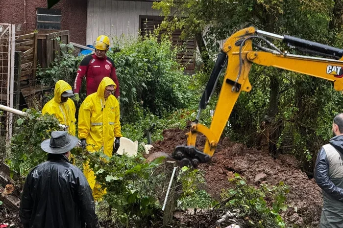 Bombeiros buscam quatro pessoas desaparecidas após chuva em Caxias do Sul