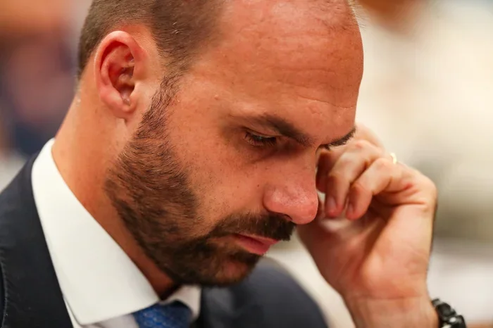 Eduardo Bolsonaro é demitido da Polícia Federal por abandono de cargo