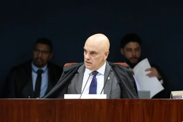 Moraes cancela pronunciamento convocado após decisões de Fachin em meio à crise no STF