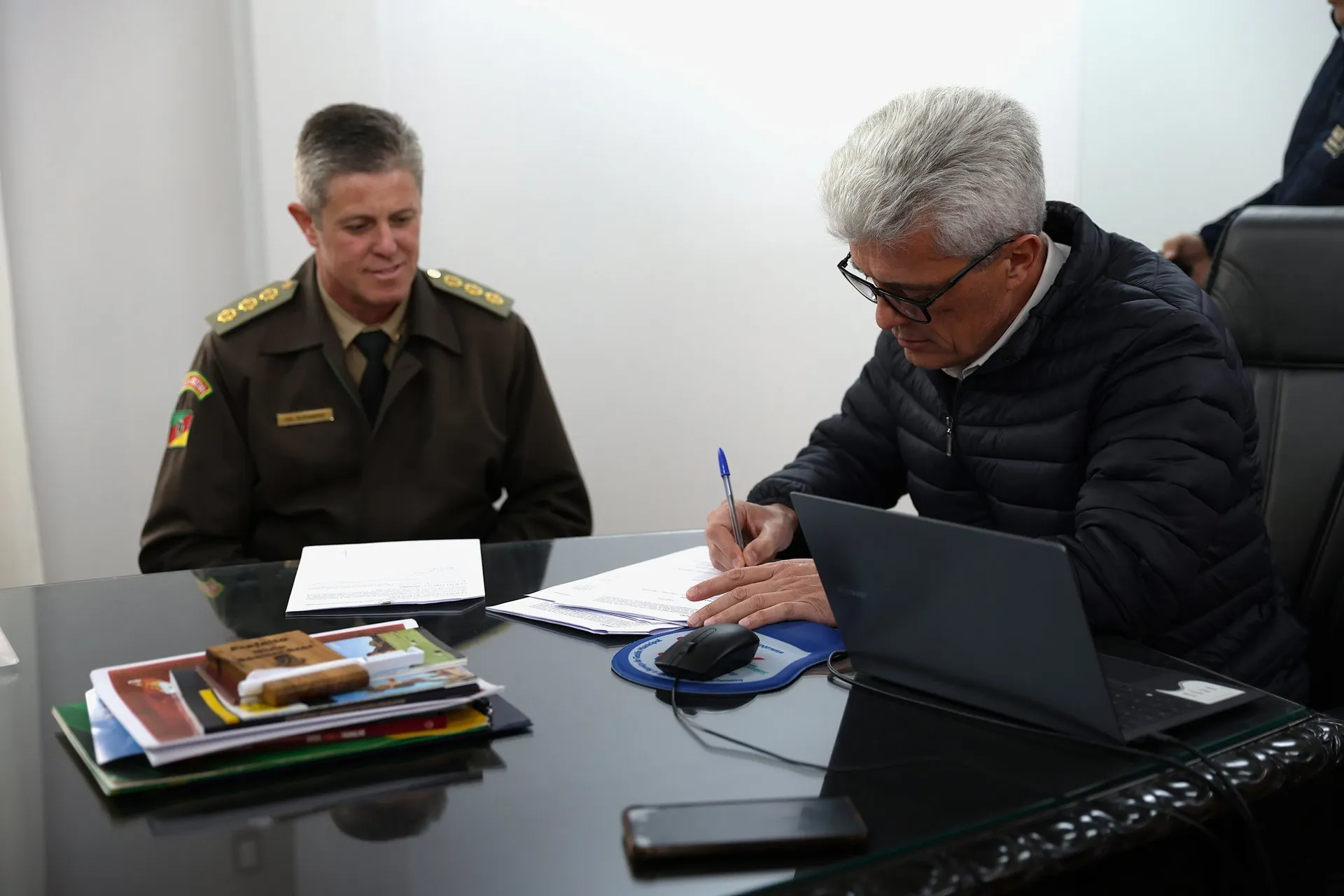 Convênio prevê instalação de subestação de energia no complexo da Brigada Militar em Santo Ângelo