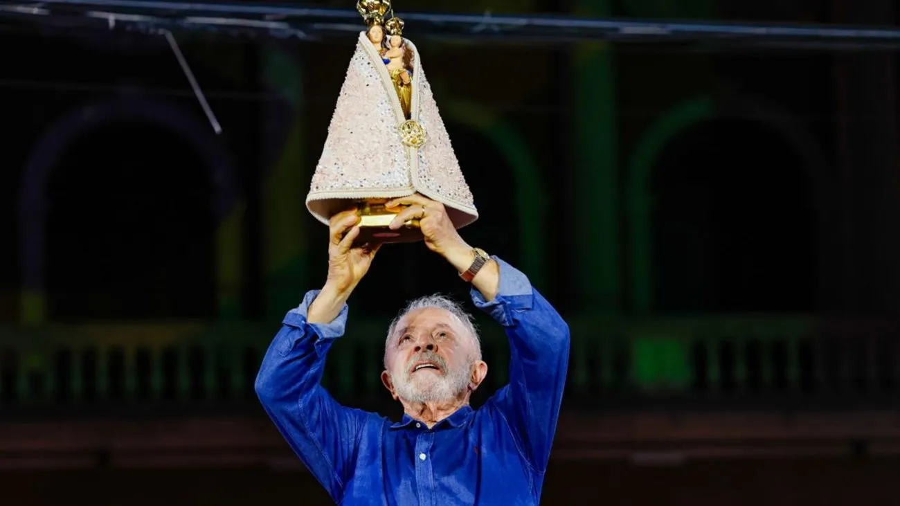 Em meio à polêmica sobre Nossa Senhora Aparecida, Lula recebe imagem da santa em ato no Pará e defende liberdade religiosa