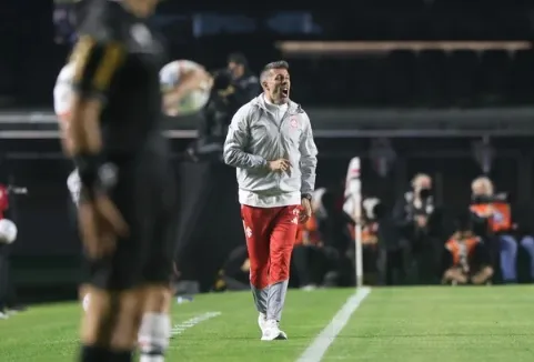 Inter perde para o São Paulo e estaciona no Z-4 do Brasileirão
