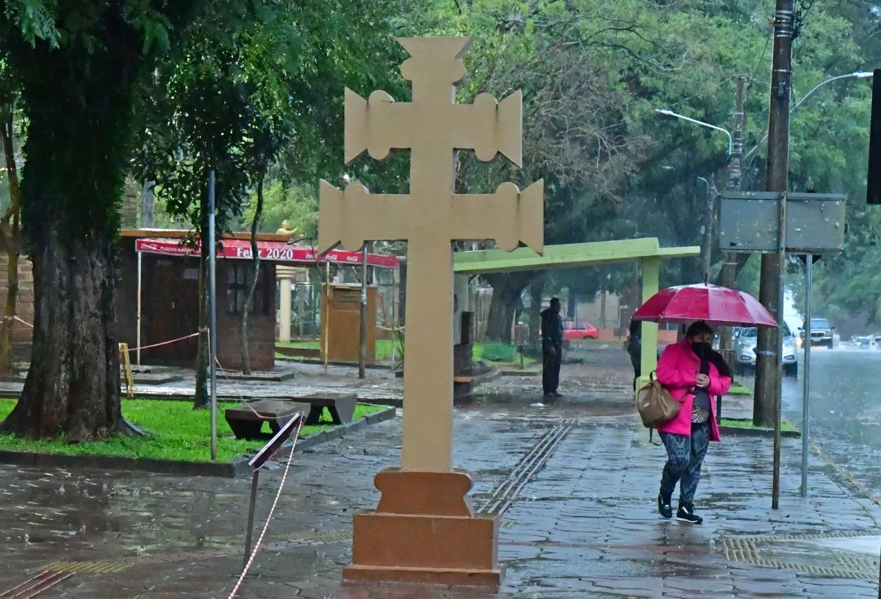 Sábado será de chuva, com chance de temporais no RS