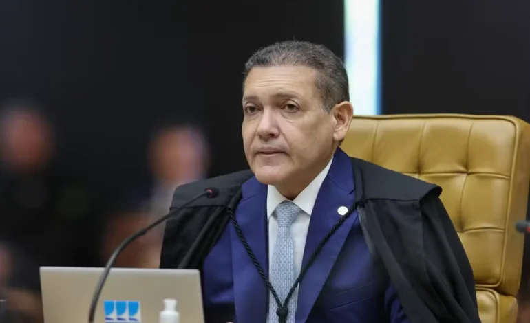 Nunes Marques deve liberar para julgamento revisão de Bolsonaro após segundo turno
