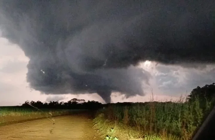 RS terá sequência de temporais com risco de tornado, granizo e ventos acima de 90 km/h