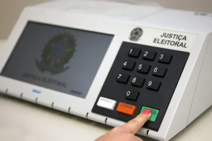 Brasil registra média de 35 denúncias de assédio eleitoral por dia em outubro; região de Santo Ângelo soma quatro em 2026