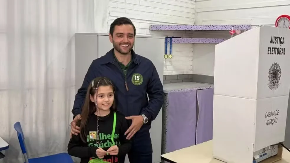 Gabriel Souza vota em Tramandaí
