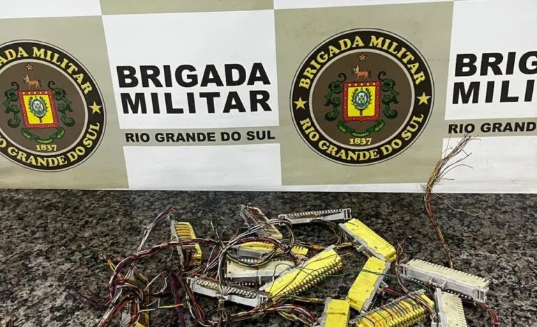 Brigada Militar de Santo Ângelo prende homem por furto de fios