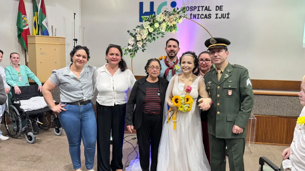 Em meio ao tratamento contra o câncer, paciente realiza sonho de casamento no HCI