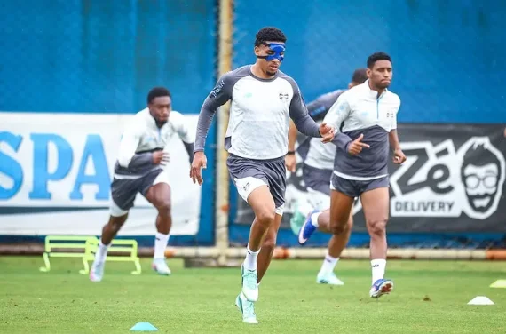 Com cinco desfalques e dois retornos, Grêmio desembarca em Curitiba para decisão