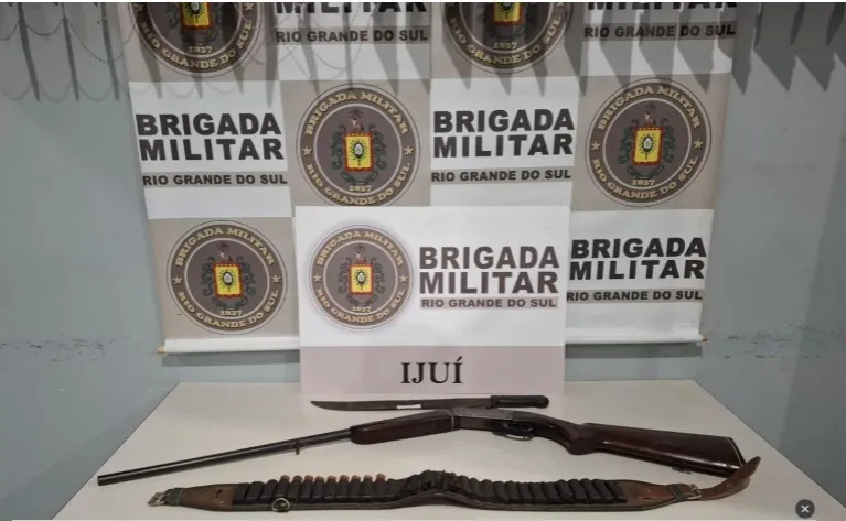 Pai e filho brigam a facão por programa de TV, em Ijuí