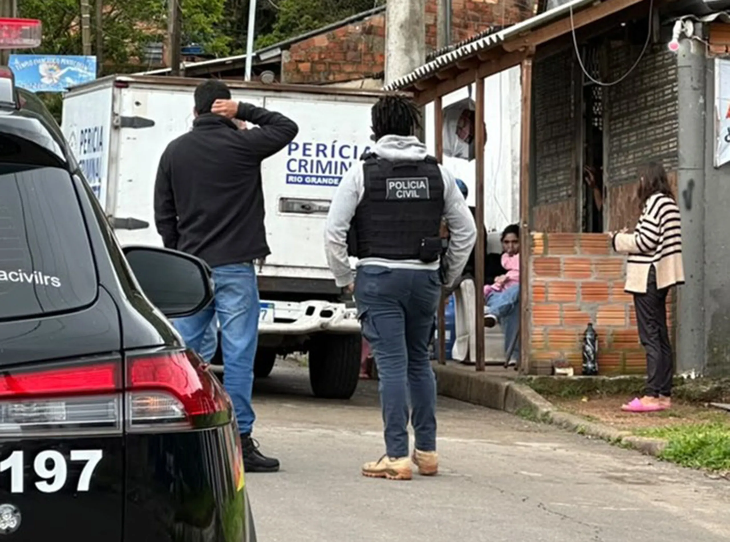 Mulher de 21 anos é vítima de possível feminicídio em  Porto Alegre